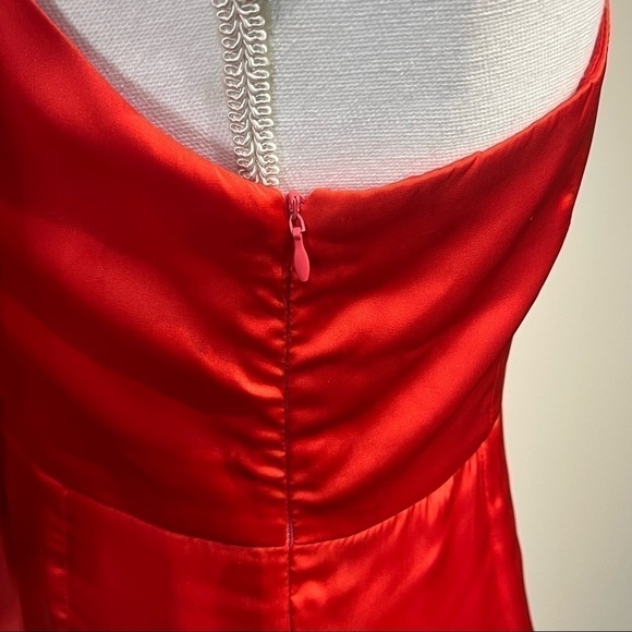 Theme red silk dress - Picture 6 of 6